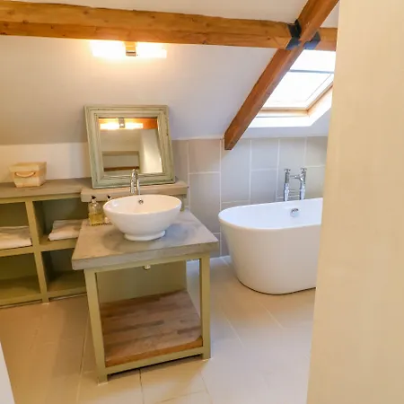 بيت للعطل The Stable, Sedbury Park Farm *